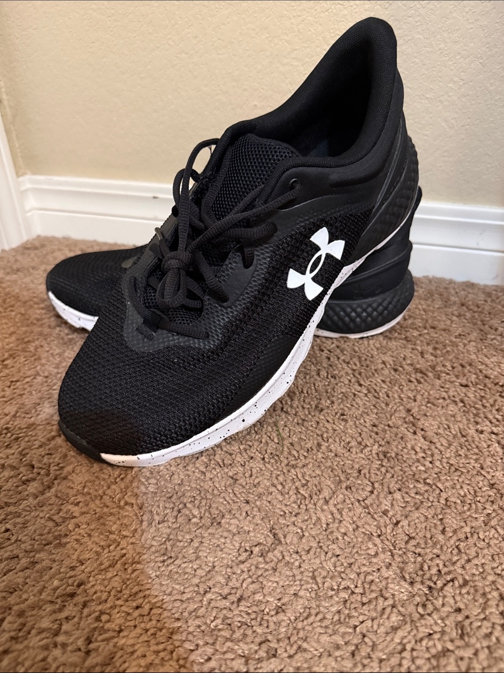 Under Armour Men’s Black Athletic Trainers with White Accents